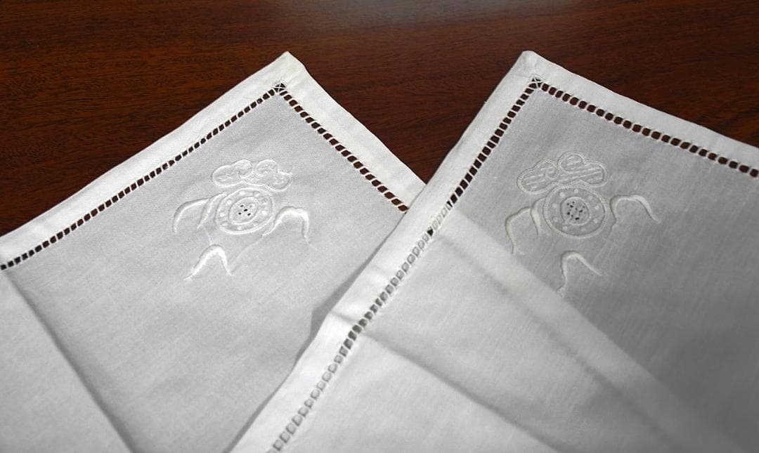 ベトナム製 ドラゴンデザイン刺繍ラウンドテーブルクロス ナフキンセット 送料込