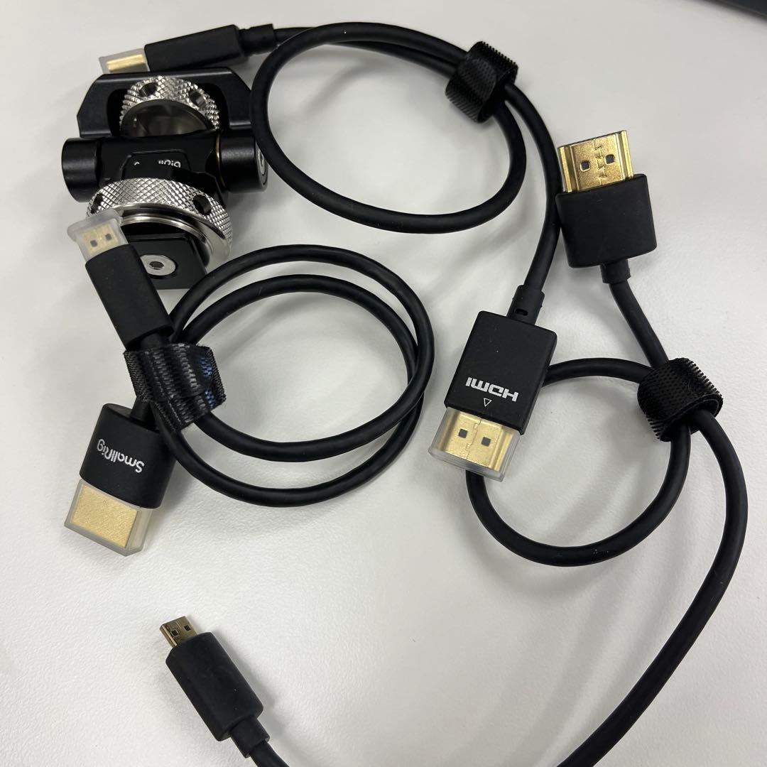 Blackmagic Video Assist 5\" 12G HDR と付属品