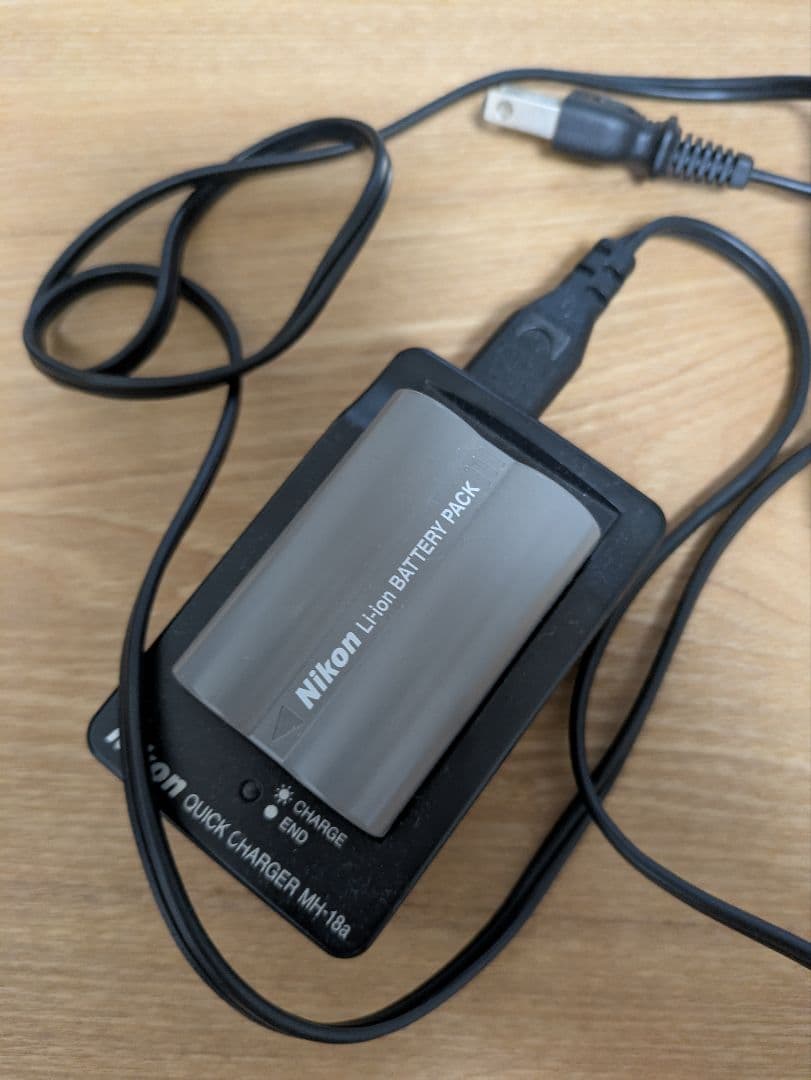 Nikon D700 デジタル一眼レフカメラ　バッテリー充電器付き