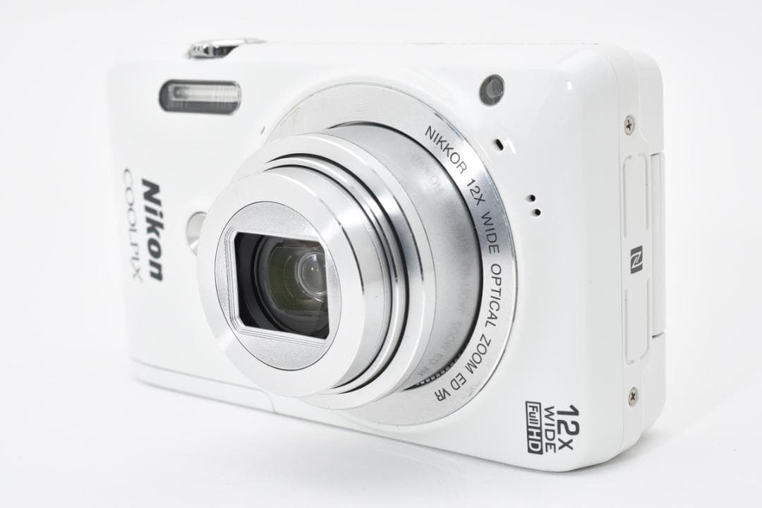 お値下げ歓迎・美品 Nikon COOLPIX S6900 ホワイト 1574