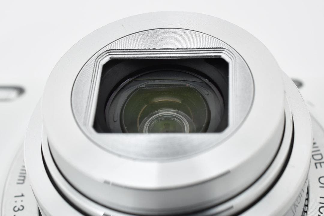 お値下げ歓迎・美品 Nikon COOLPIX S6900 ホワイト 1574