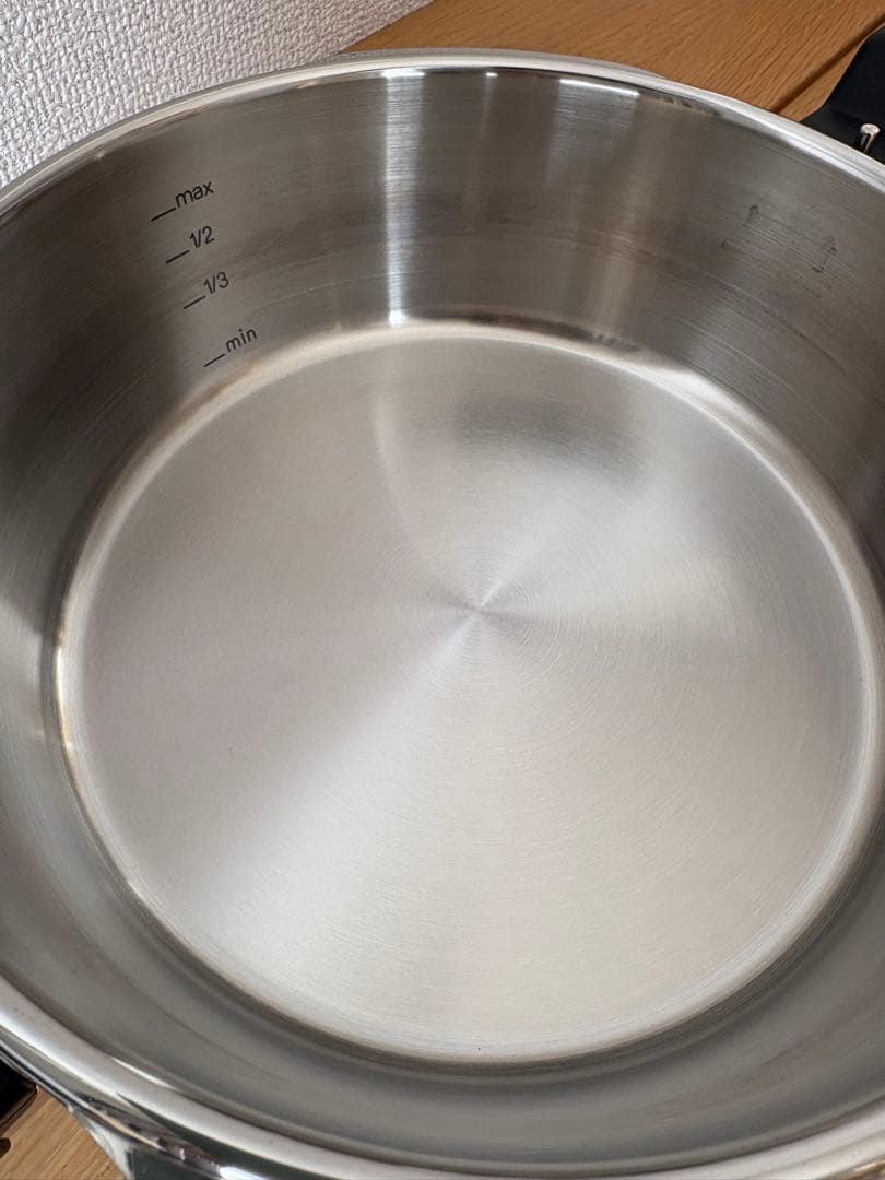 Fisslerフィスラー浅型圧力鍋ビタクイック2.5L冊子内保証期間内記載有り