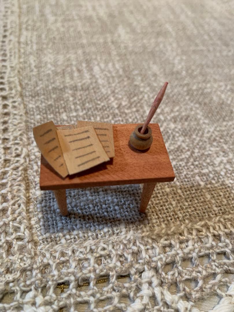 ドイツ製　木製人形　エルツ地方の珍しいユニークな文学者のお人形なんか可愛いです！