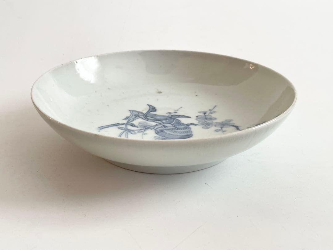 骨董　アンティーク　平戸　三川内　染付　梅に兜図　皿　丸皿　甲冑