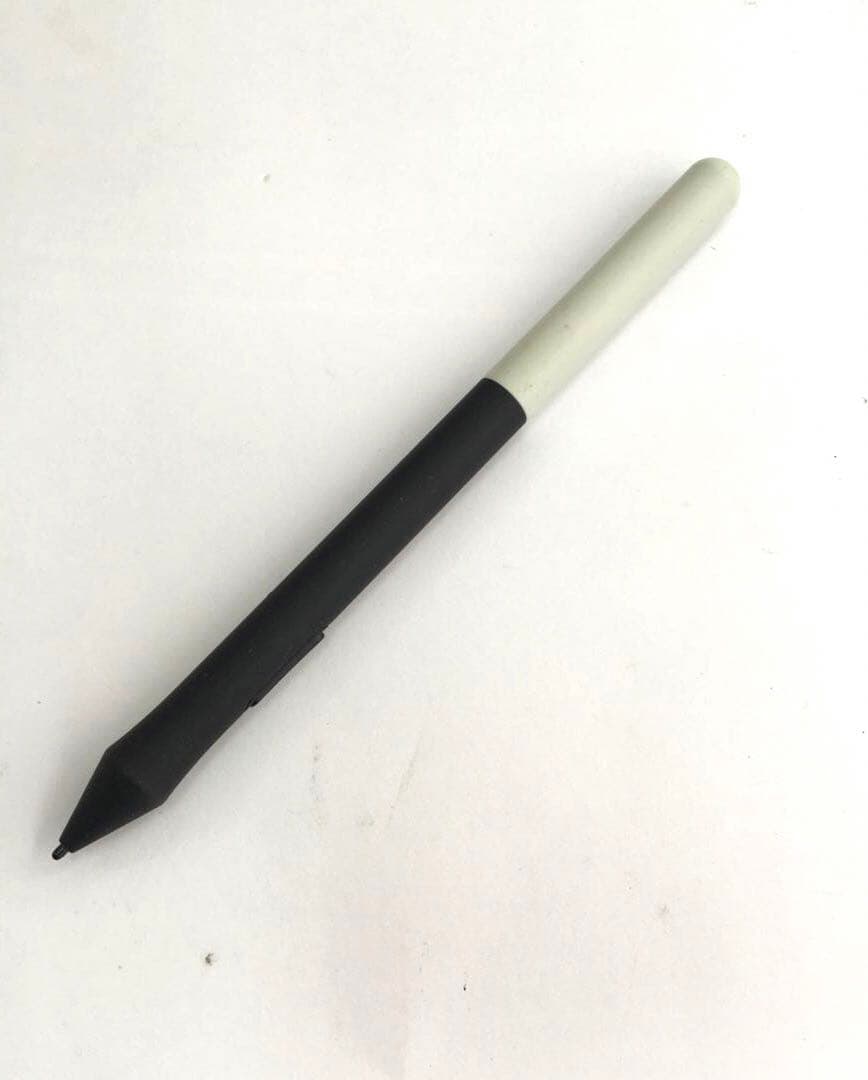 Wacom One Creative Pen Display 本体 専用ケース付