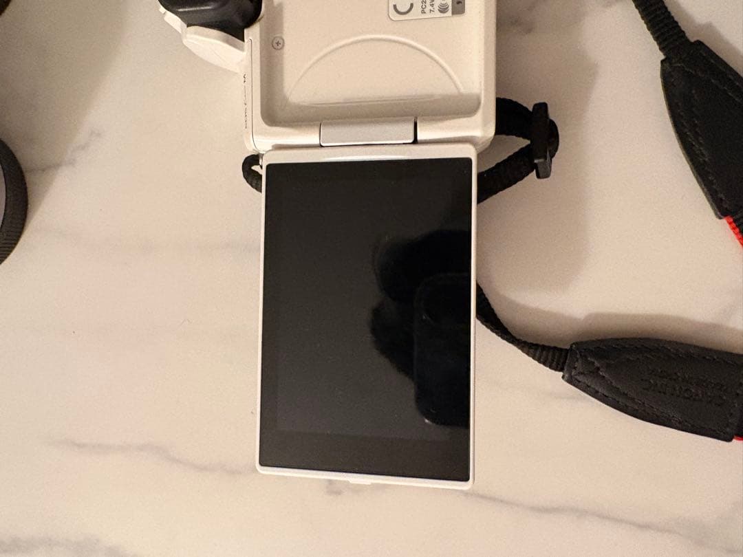 Canon EOS Kiss M ミラーレス一眼 本体とレンズ2本