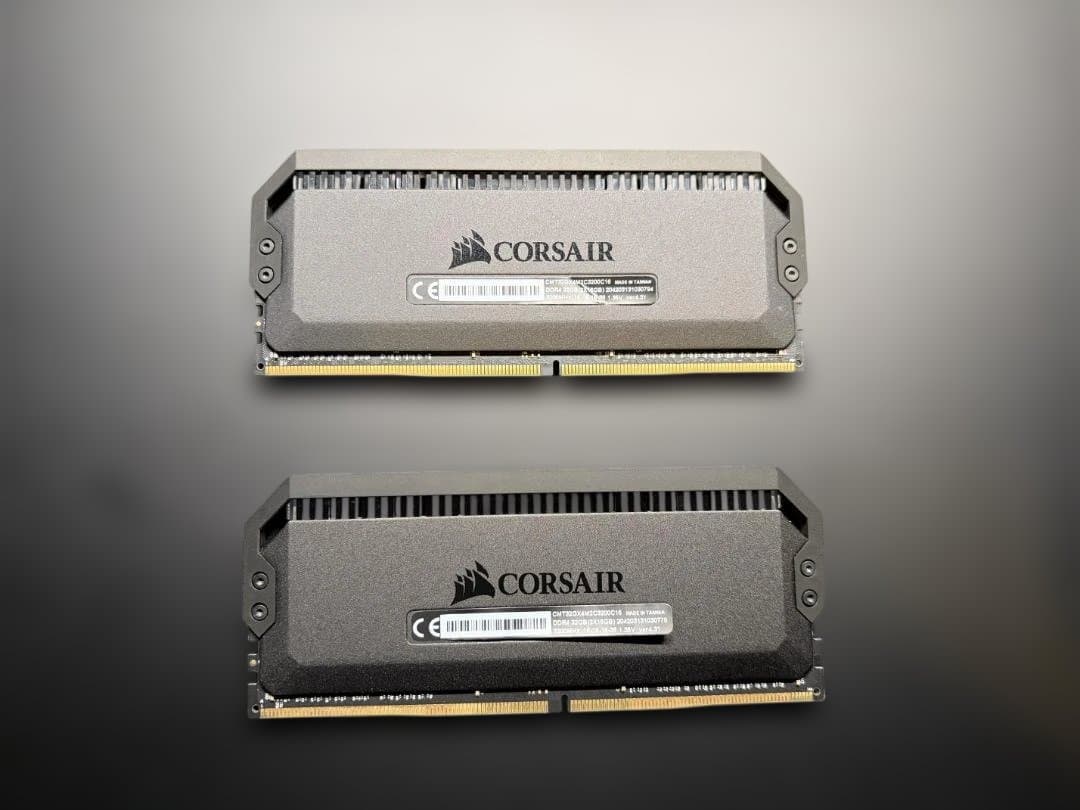 【専用】CORSAIR DOMINATOR DDR4 32GB ×2 白、黒