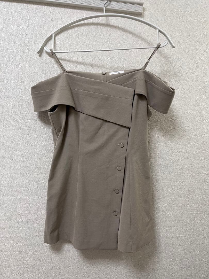 【ゆきこ】FRAY I.D 2WAYオフショルペプラムブラウス