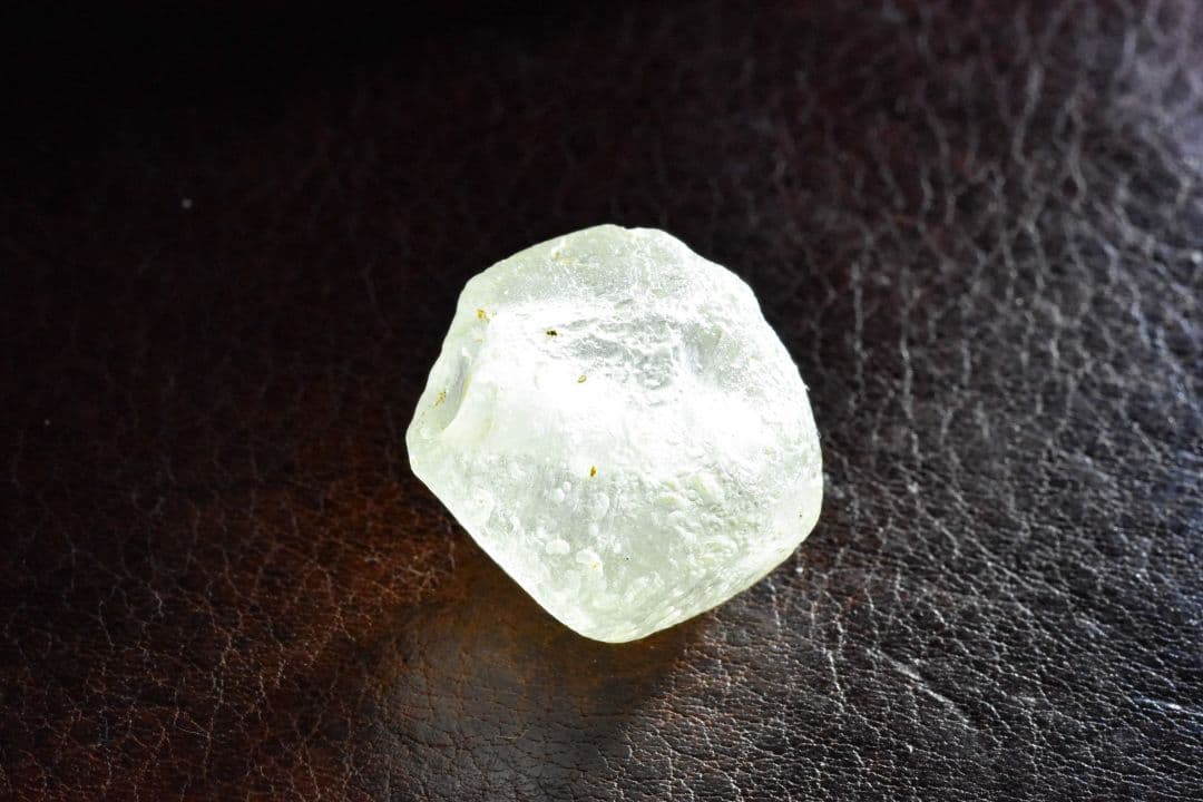 1700年代 ヨーロッパ産 氷砂糖の様な10面体トレードビーズ