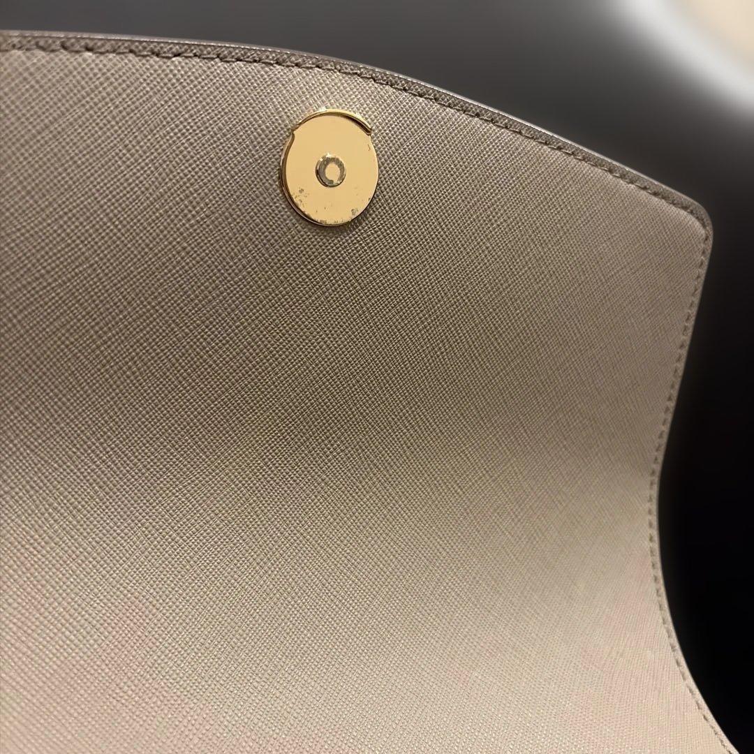 トリーバーチ　グレージュ　ショルダーバッグ　ゴールドチェーン