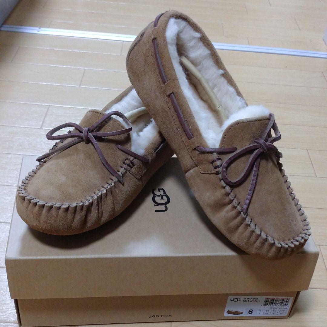 靴 UGG DAKOTA
