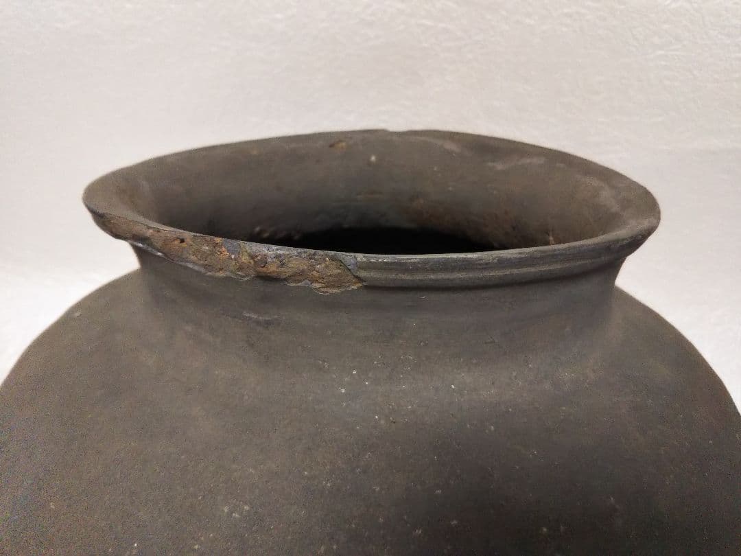 須恵器系（！？）やや大振りな丸壺