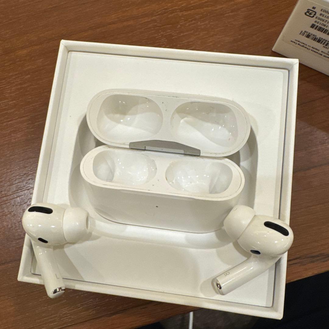 Apple AirPods Pro ワイヤレス充電ケース付き