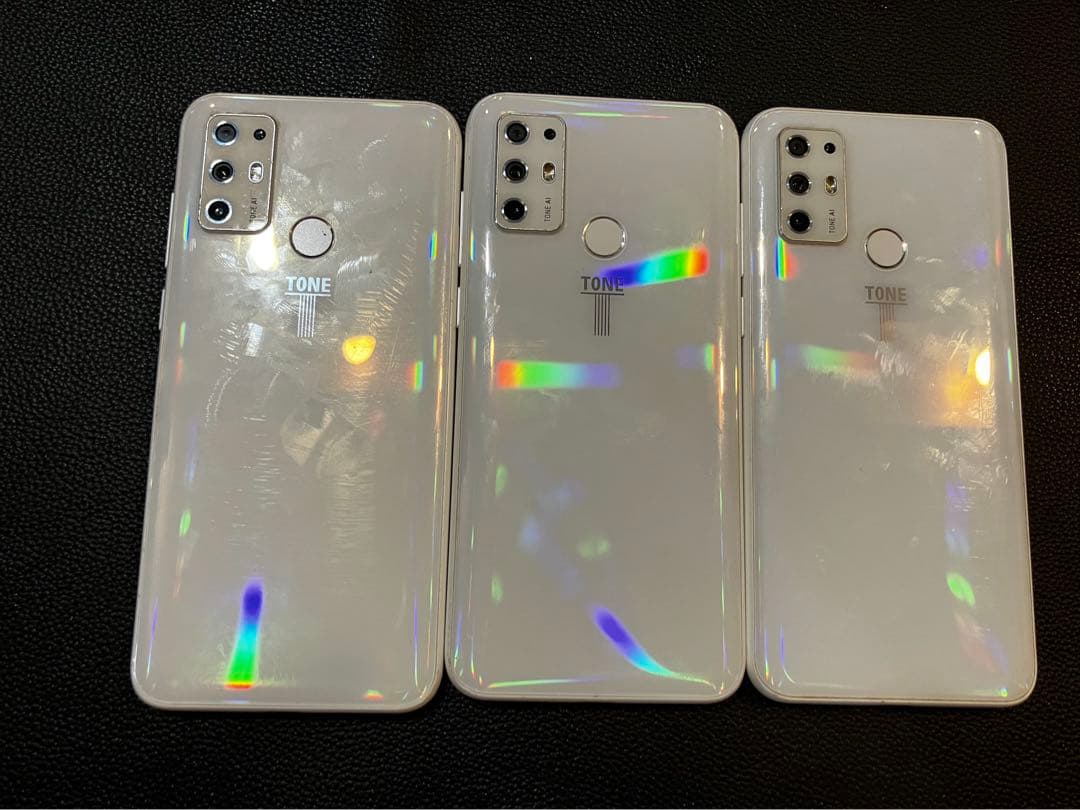 トーンモバイル　TONE e21 3台　画面割れあり