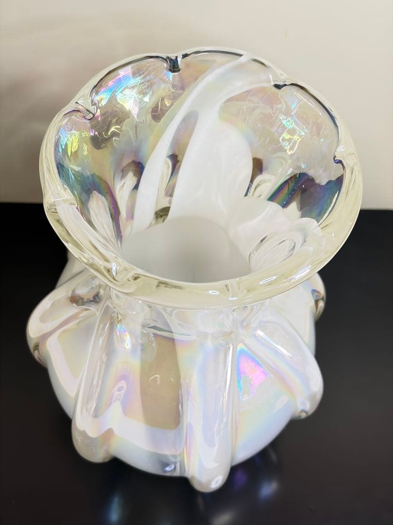 虹色の大型ガラス花瓶