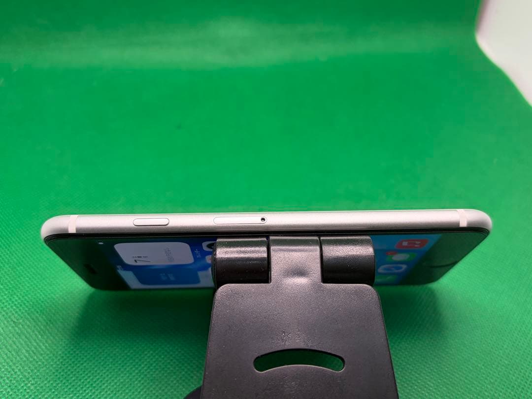 7390 IPHONE SE 第二世代128GB SIMフリー