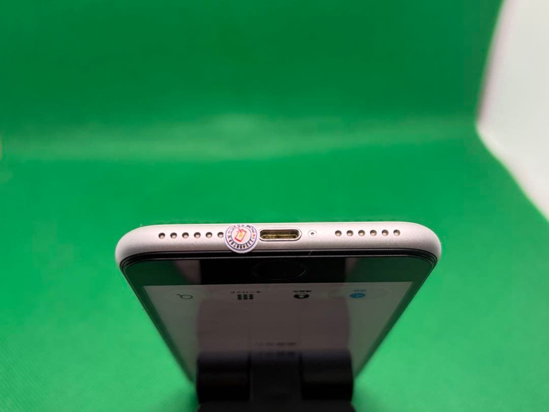 7390 IPHONE SE 第二世代128GB SIMフリー