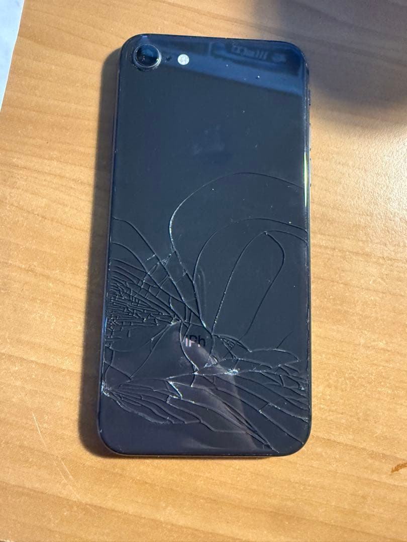 Apple iPhone 8 スペースグレー 本体　256GB 裏面ヒビ有り