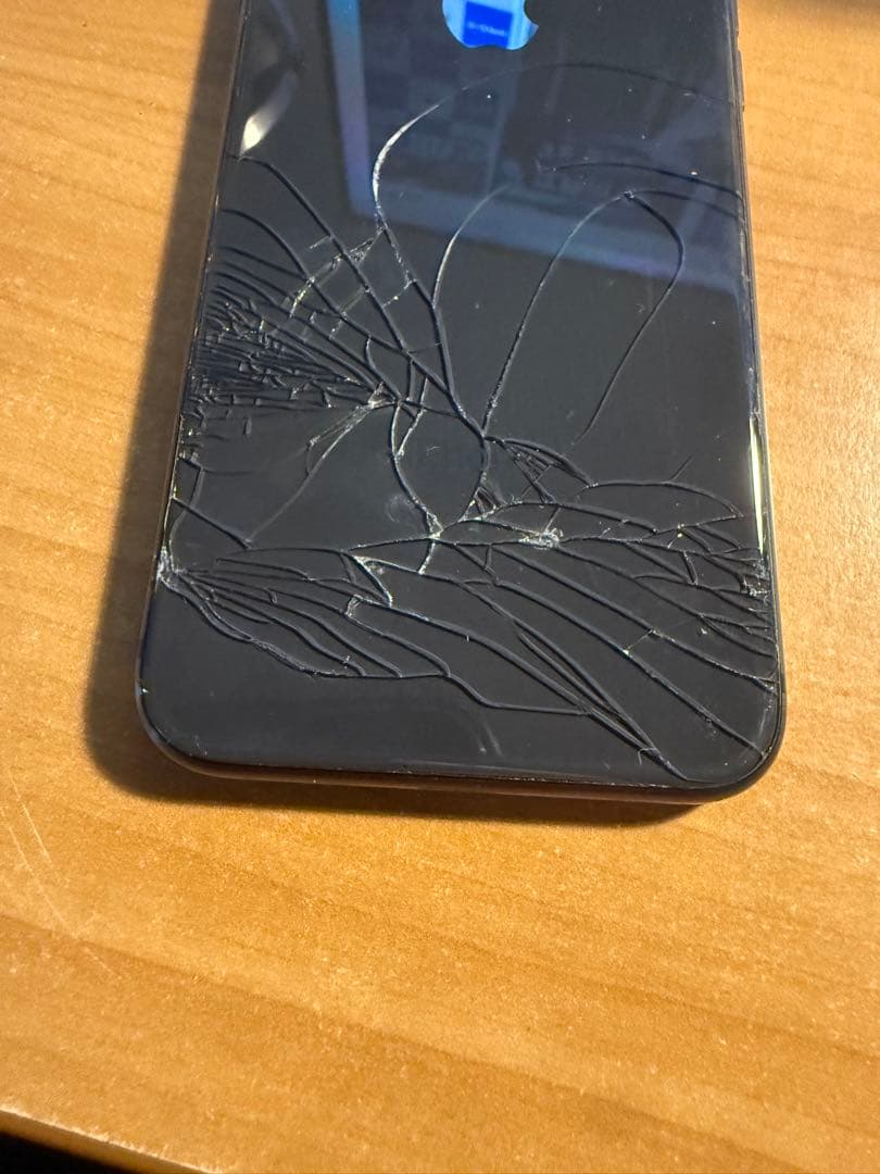 Apple iPhone 8 スペースグレー 本体　256GB 裏面ヒビ有り