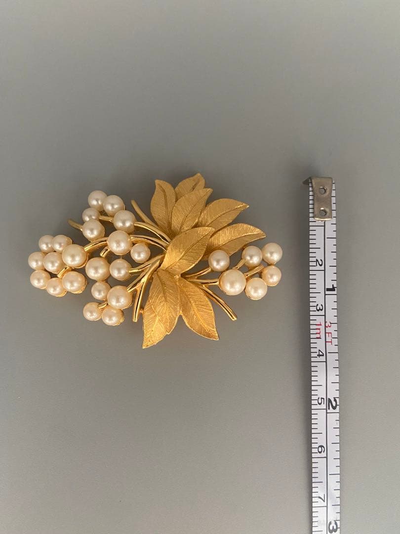 lotuscloud 2530⭐️TRIFARI トリファリヴィンテージブローチ