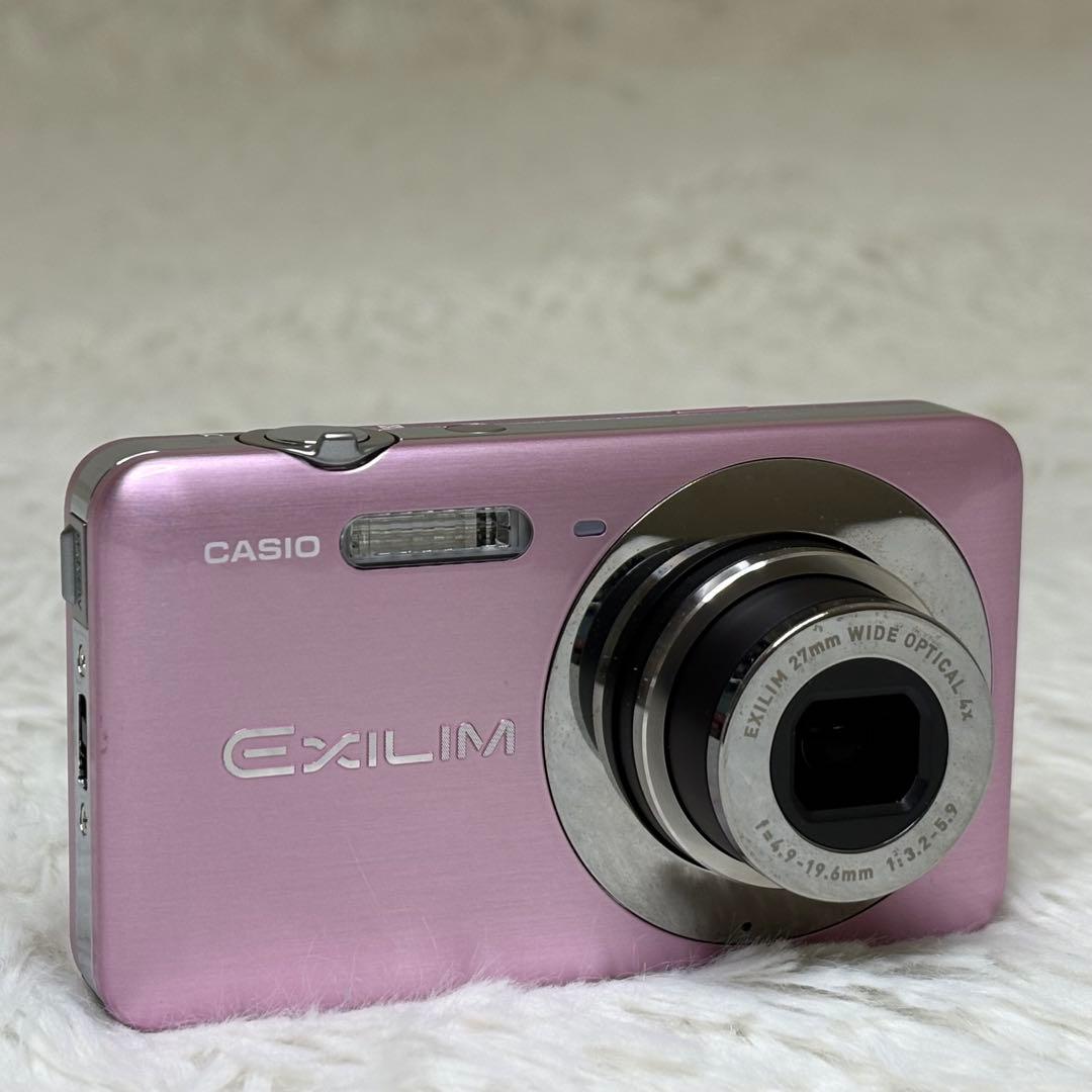 美品　CASIO カメラ　エクシリム　EX-Z800 充電器　ピンク コンデジ