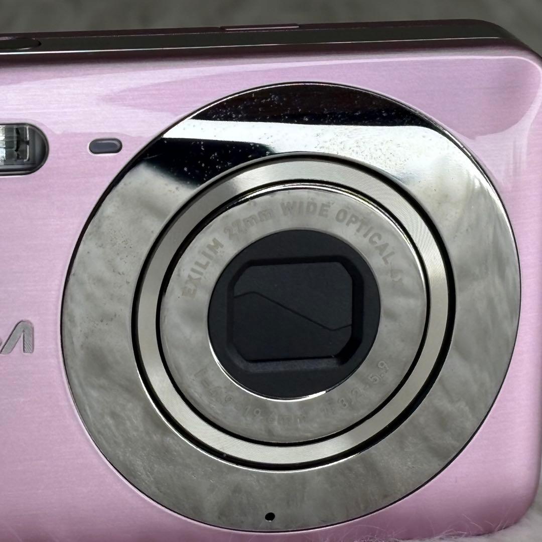 美品　CASIO カメラ　エクシリム　EX-Z800 充電器　ピンク コンデジ