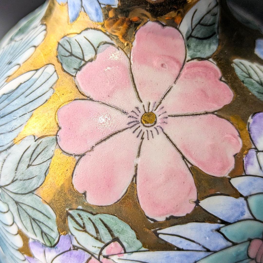 金彩に牡丹と桔梗の花々 装飾陶器の花瓶＆飾皿セット 淡い色彩が美しいです