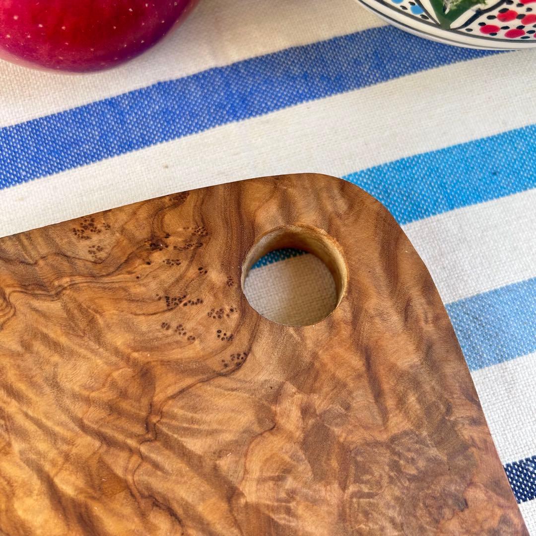 オリーブの木　プレート　繊細さがにじみ出る　約22cm