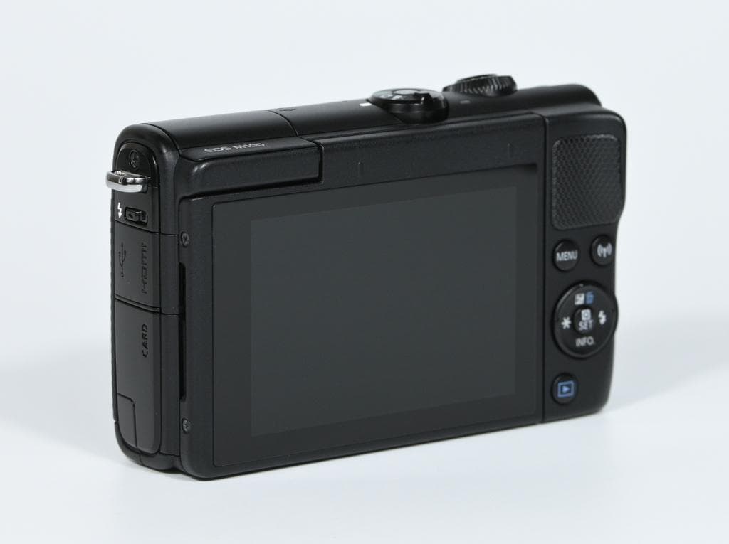 【ほぼ新品】 キヤノン　Canon EOS M100 ダブルレンズキット