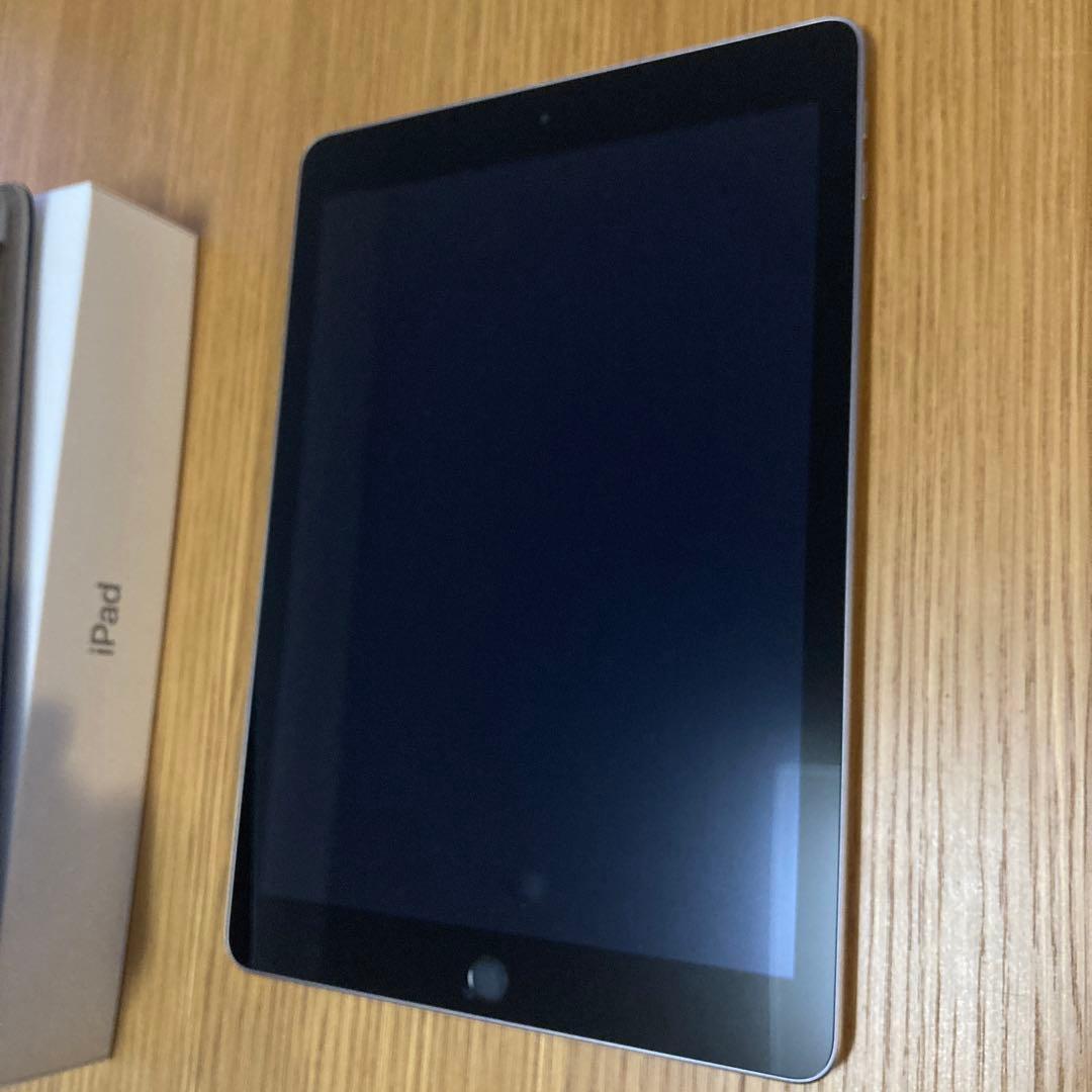 美品　iPad 第5世代　Wi-Fiモデル　シルバー　32GB 美品　A1822