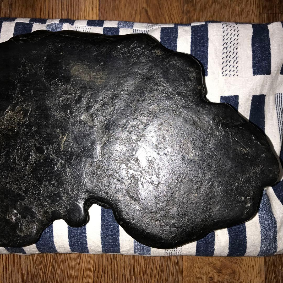 専用です。神居古潭石 本真黒 水石 重さ約8.3kg 木製台座 天然石 鑑賞石