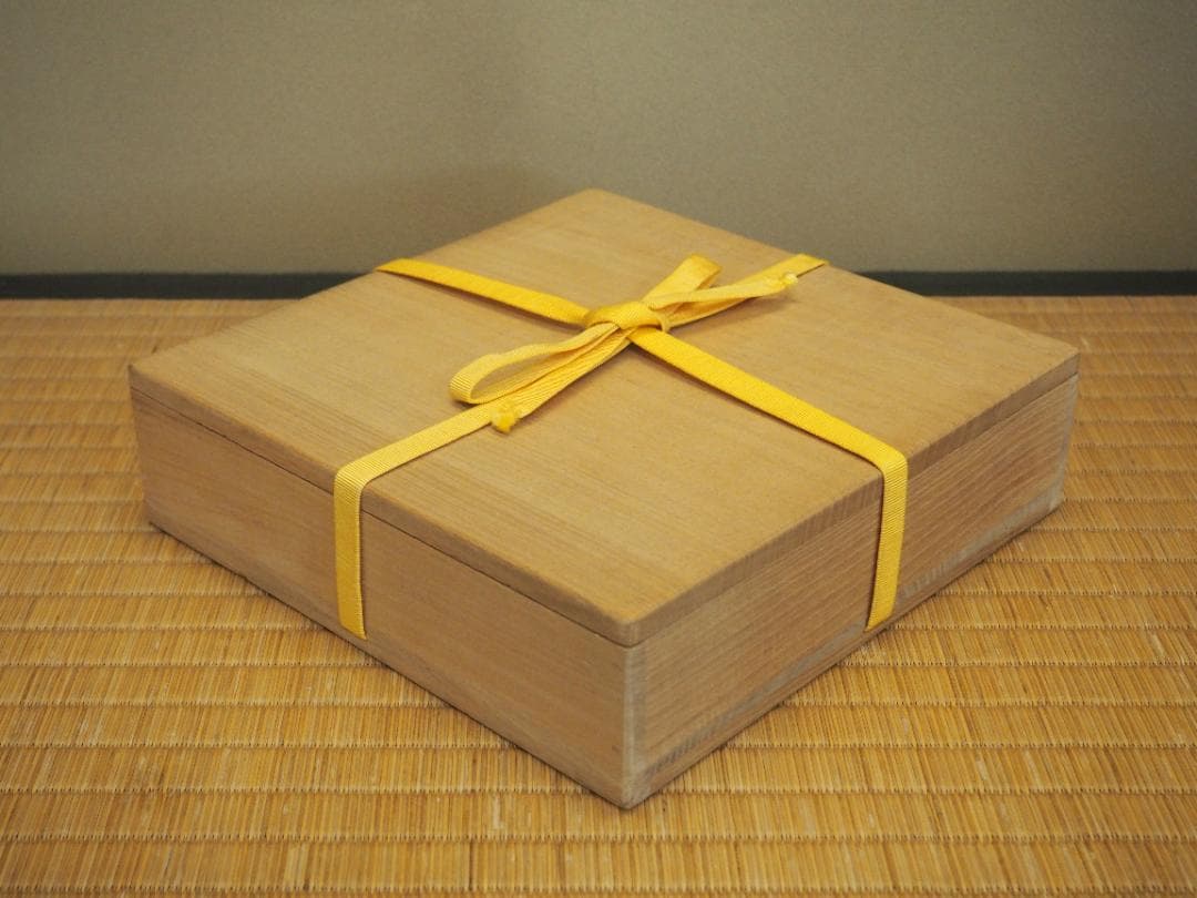 表千家久田宗也12代尋牛斎御書付  四君子蒔絵黒丸盆　3代表阿弥造