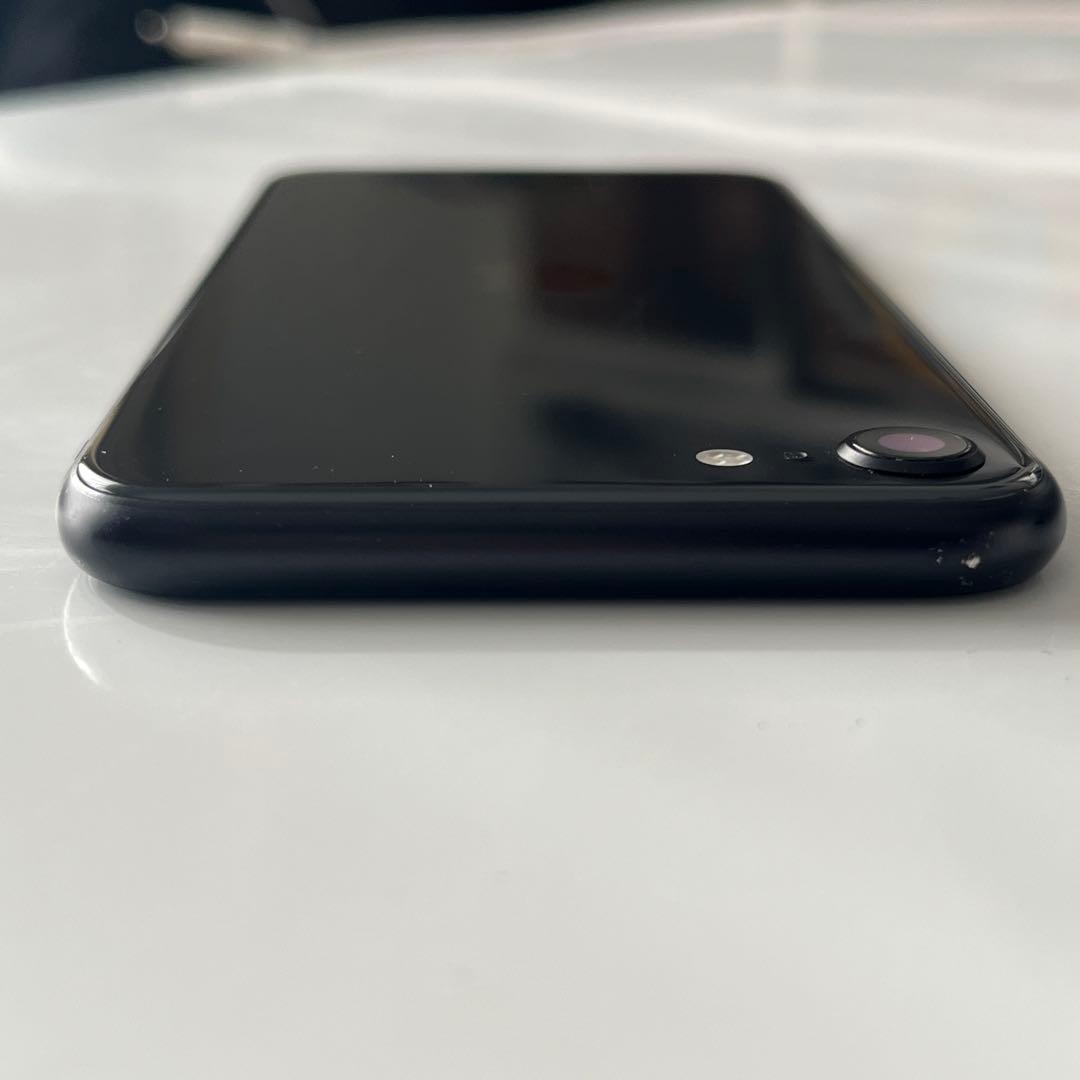 極美品　iPhone SE第2世代　64GB SIMフリー　　本体　ブラック
