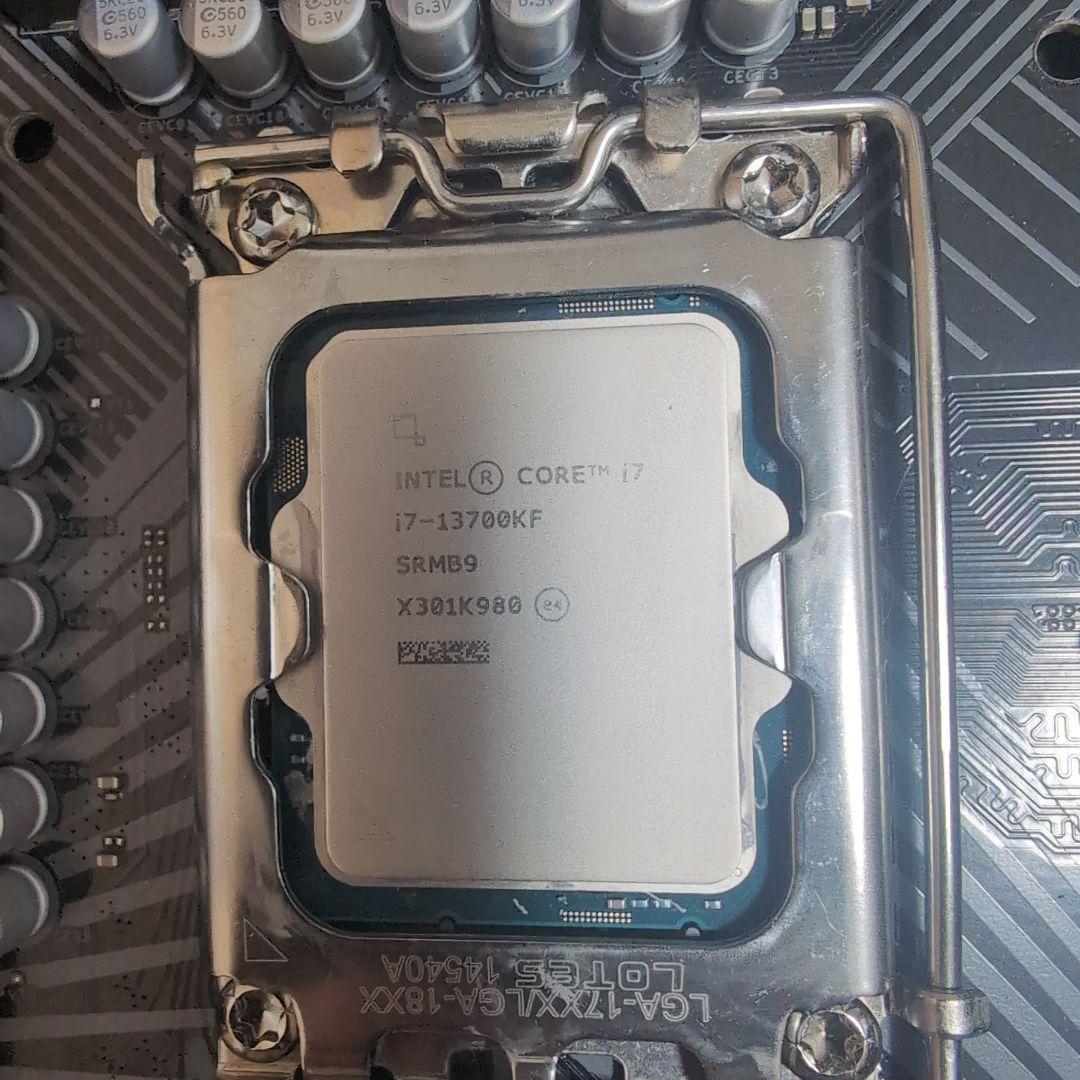 マザーボード z790 pg lightning/d4 + i7 13700kf + 32GB