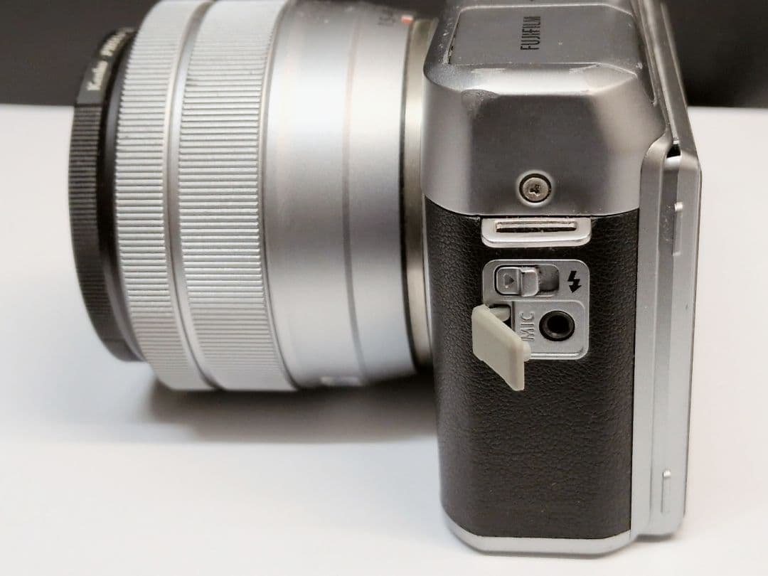 FUJIFILM X-A5 ミラーレス一眼カメラ レンズキット　M2907