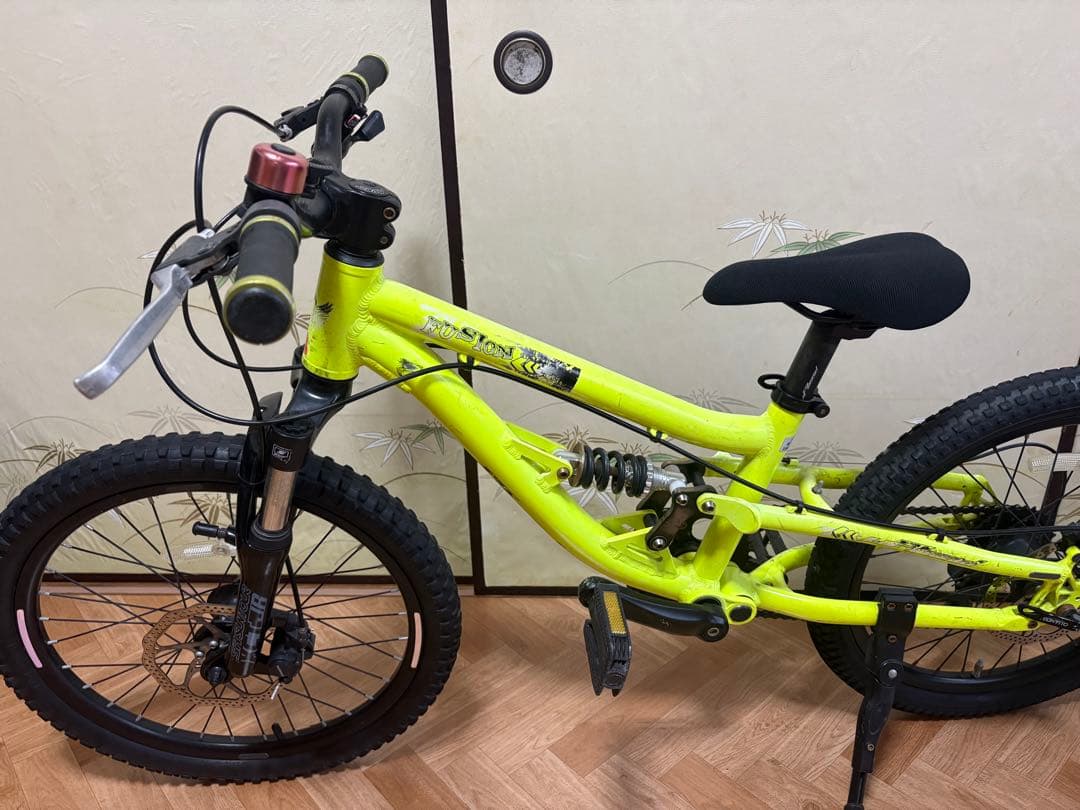 R*n様 【引取限定】蛍光イエロー 20インチ キッズバイク