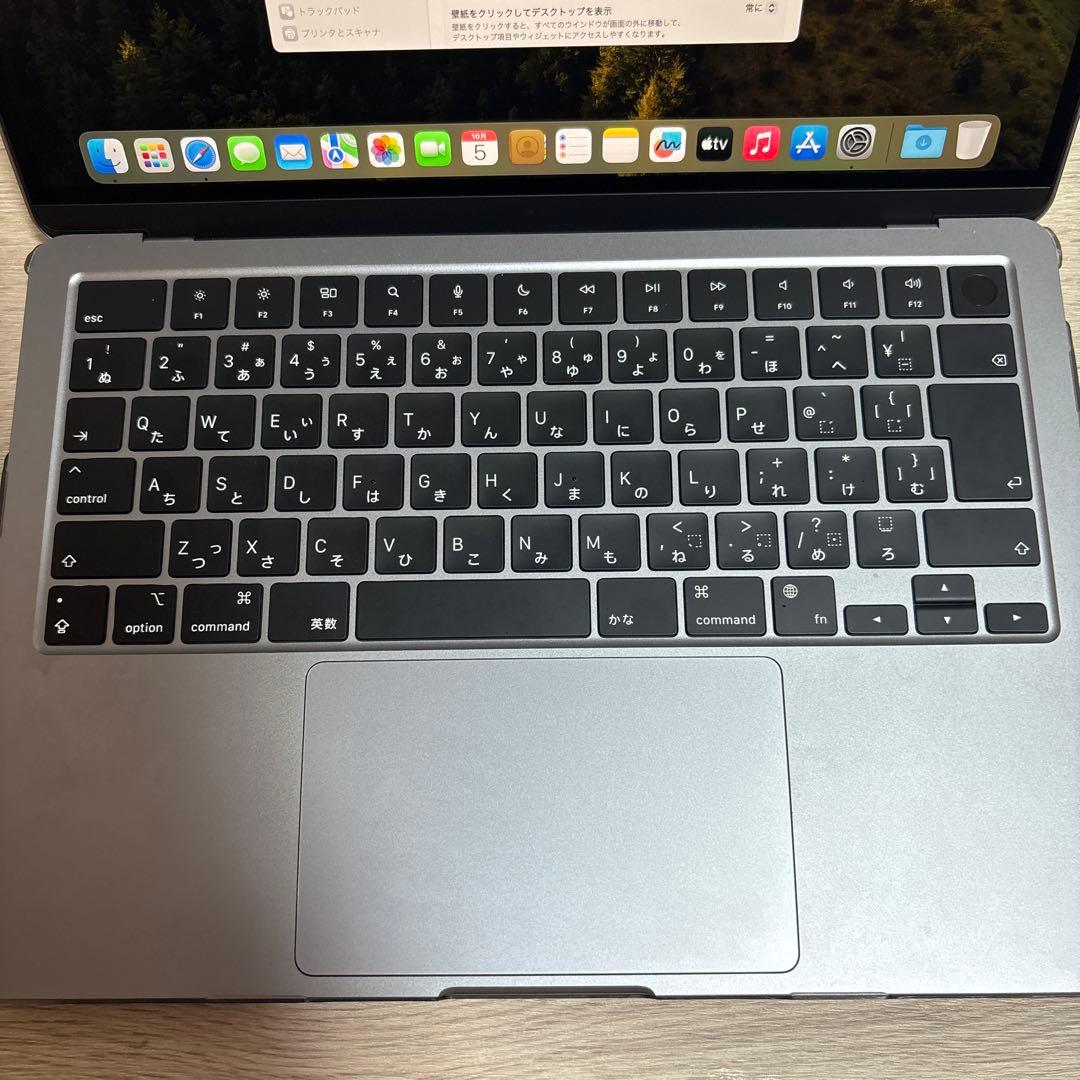 MacBook M2 2022本体とケーブル2つ