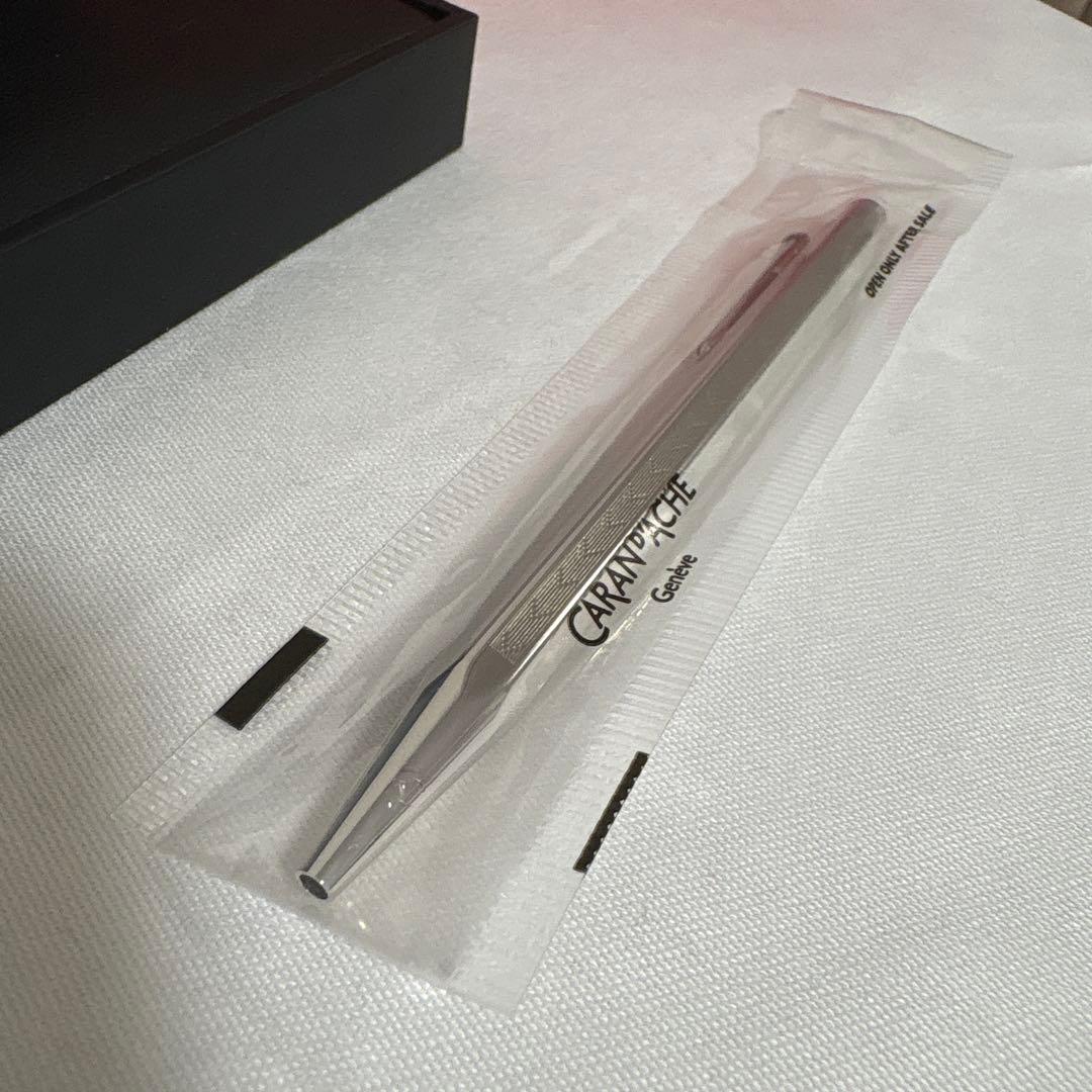【新品未使用】CARAN D'ACHE ボールペン シルバー ケース付き