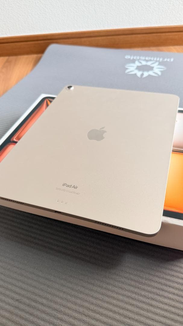 【美品】Apple iPad Air M2 13インチ 128GB スターライト