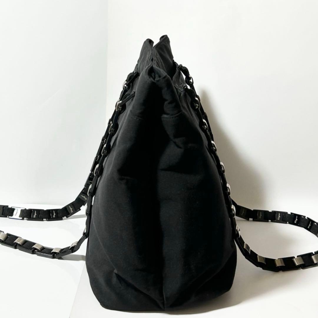 フェラガモ ヴァラチェーン ショルダーバッグ AU-21 8803 ナイロン