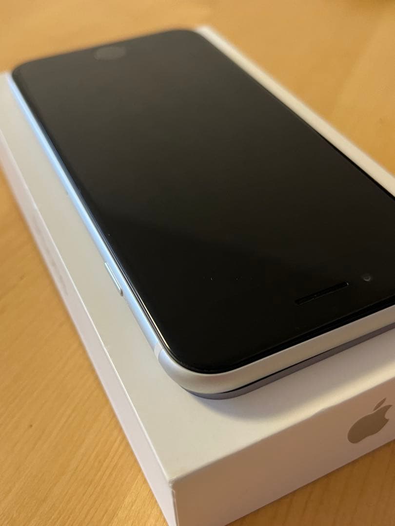 【美品】iPhone SE 第2世代 64GB 本体 white