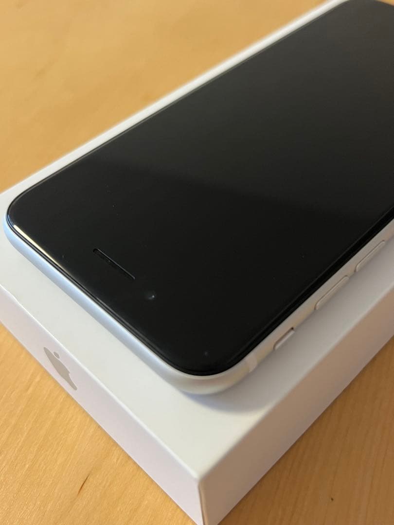【美品】iPhone SE 第2世代 64GB 本体 white