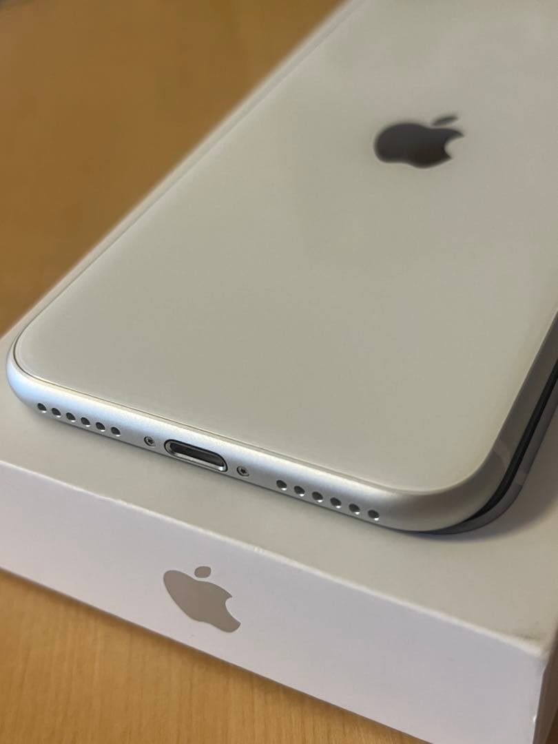 【美品】iPhone SE 第2世代 64GB 本体 white