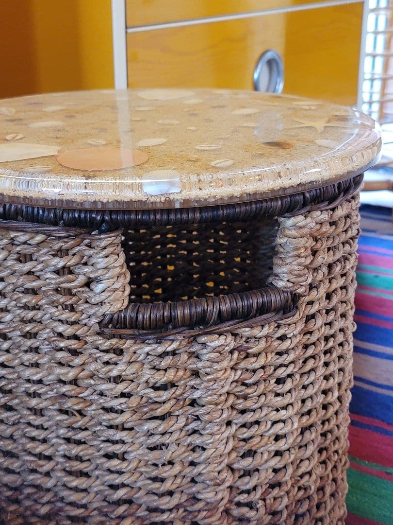 シェルトップ収納スツール　貝殻　装飾　硝子付き収納　バスケット インテリア