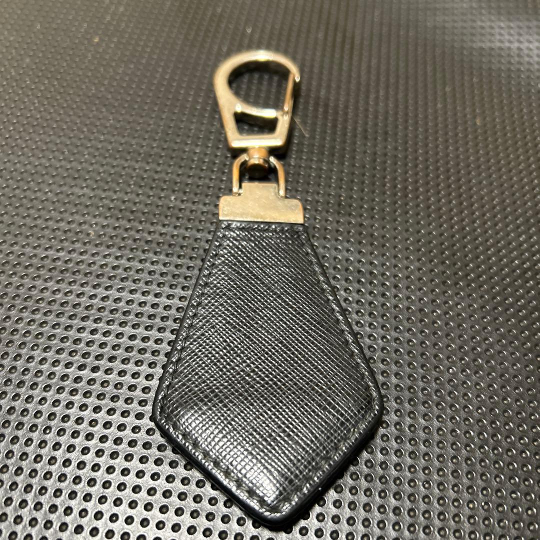 PRADA 黒 キーホルダー