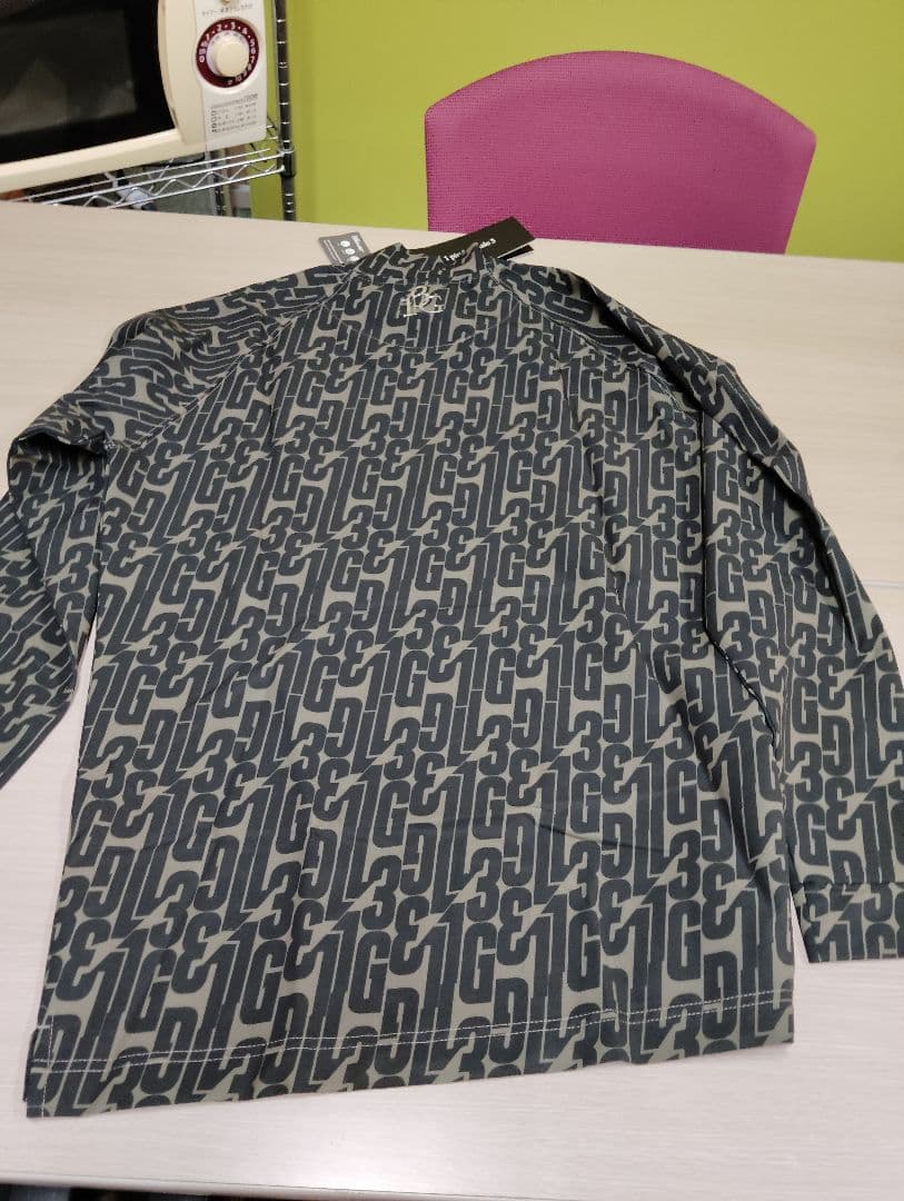 u*8様 未使用1PIU1UGUALE3 GOLF カーキゴルフモックネックシャ