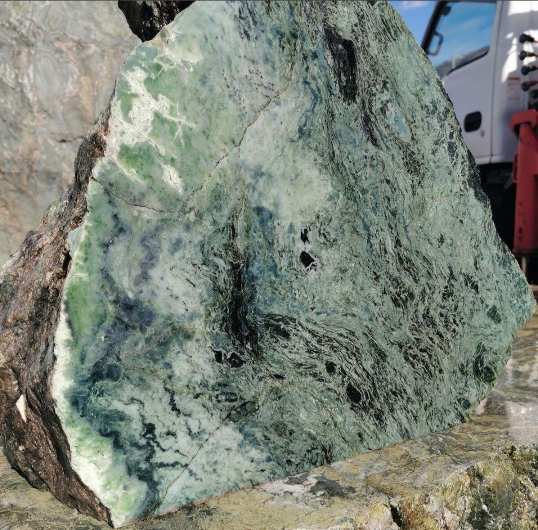 日高翡翠　88キロ　庭石　石　鑑賞石　庭　坪庭　ガーデニング　置物　オブジェ