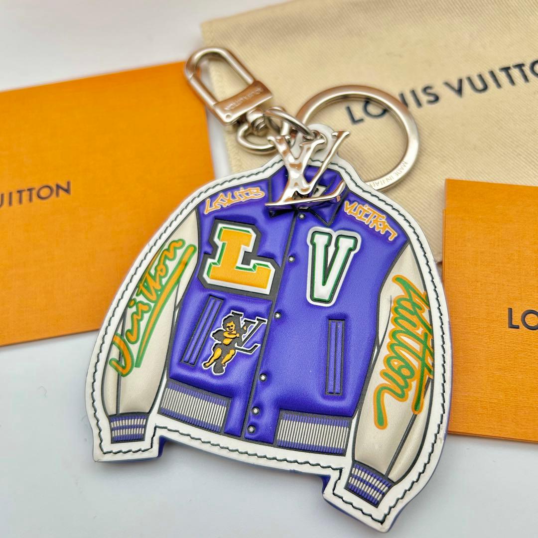 ブラック専用 極美品 ルイヴィトン ジャケット キーホルダー MP3385