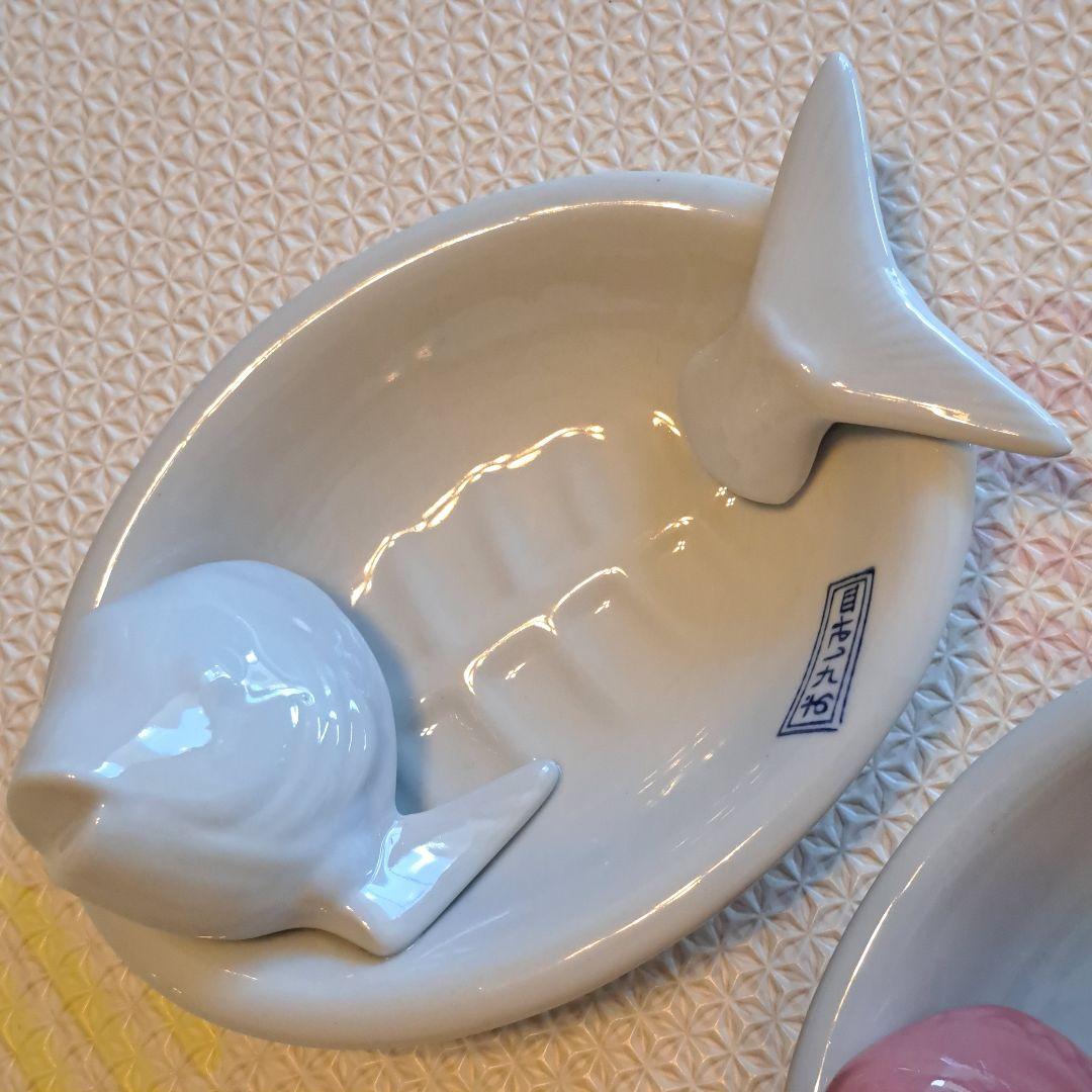 魚型陶器皿 白とピンクのセット　おさしみ皿　刺身　プレート　2個