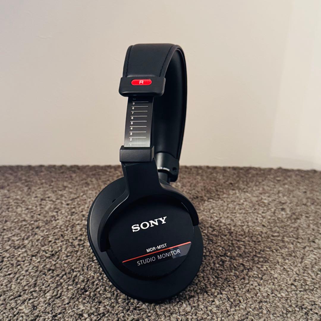 【極美品】SONY スタジオモニター 有線ヘッドホン　MDR-M1ST
